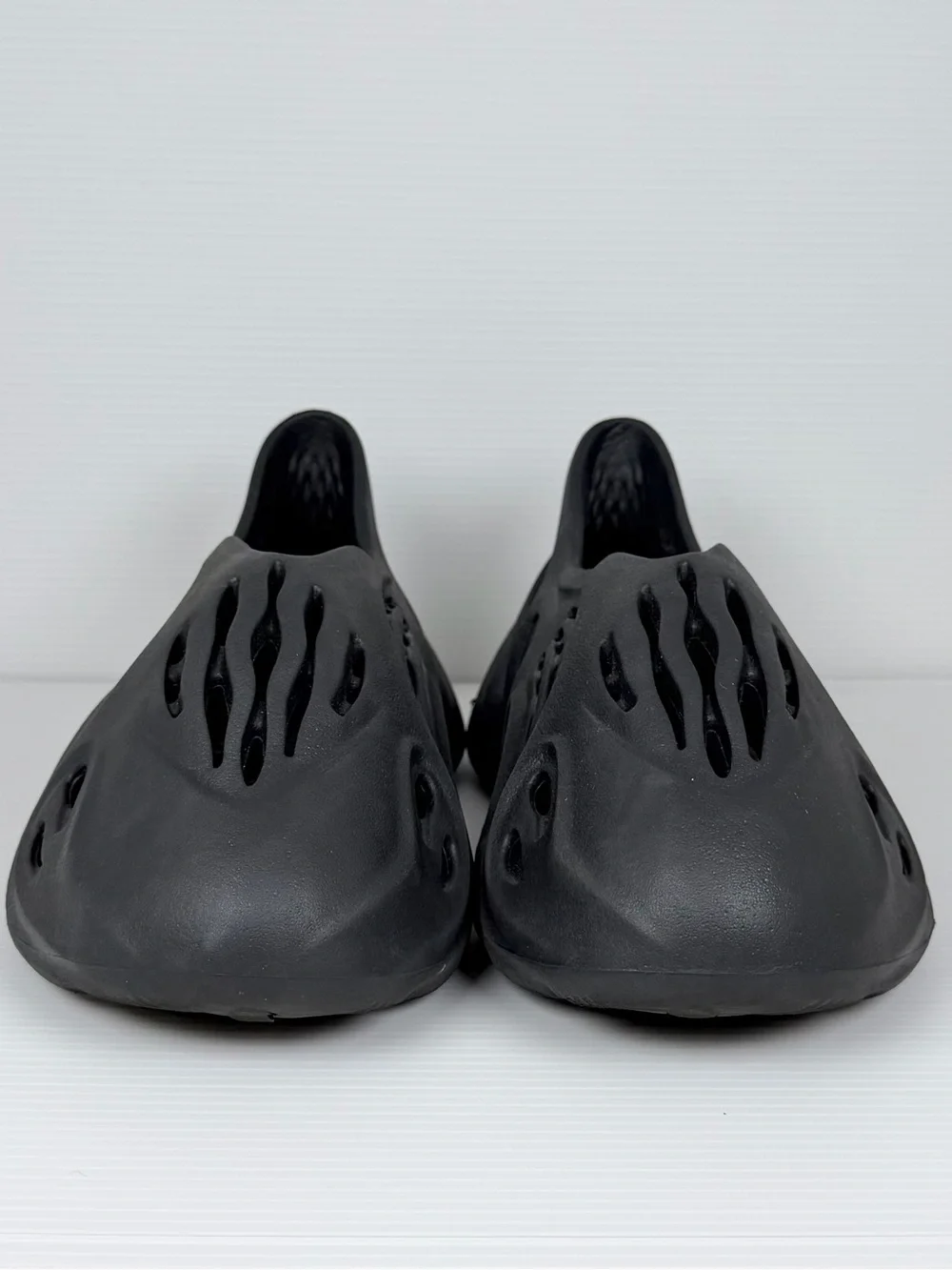 adidas Yeezy Foam RNR Onyx Black Slip On Clogs Men’s Size 4/Women’s Size 5